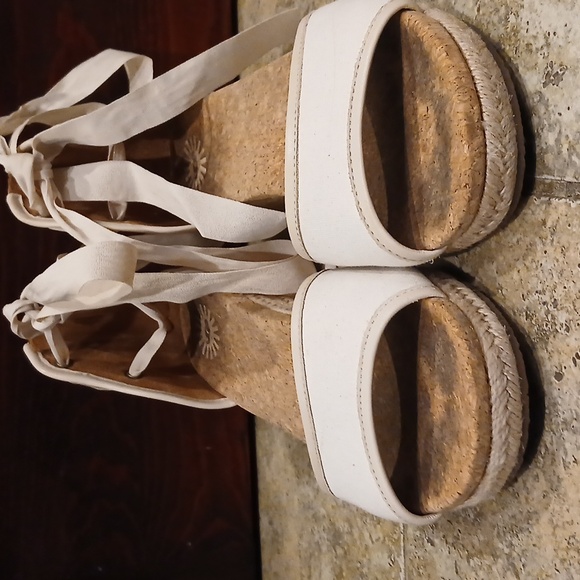 UGG Australian Amell Cream Wedge Sandal- Women’s Size 11* - Picture 4 of 8